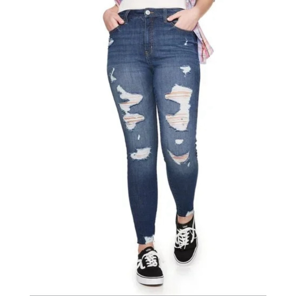SO Curvy High Rise Jegging Jeans Blue Size 7 / 28W Distressed NWT